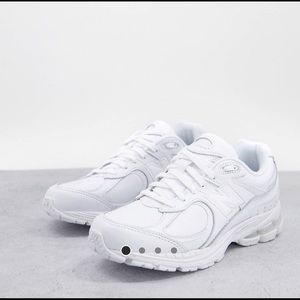 New Balance Dad Sneakers / 2002 Chunky Sneakers